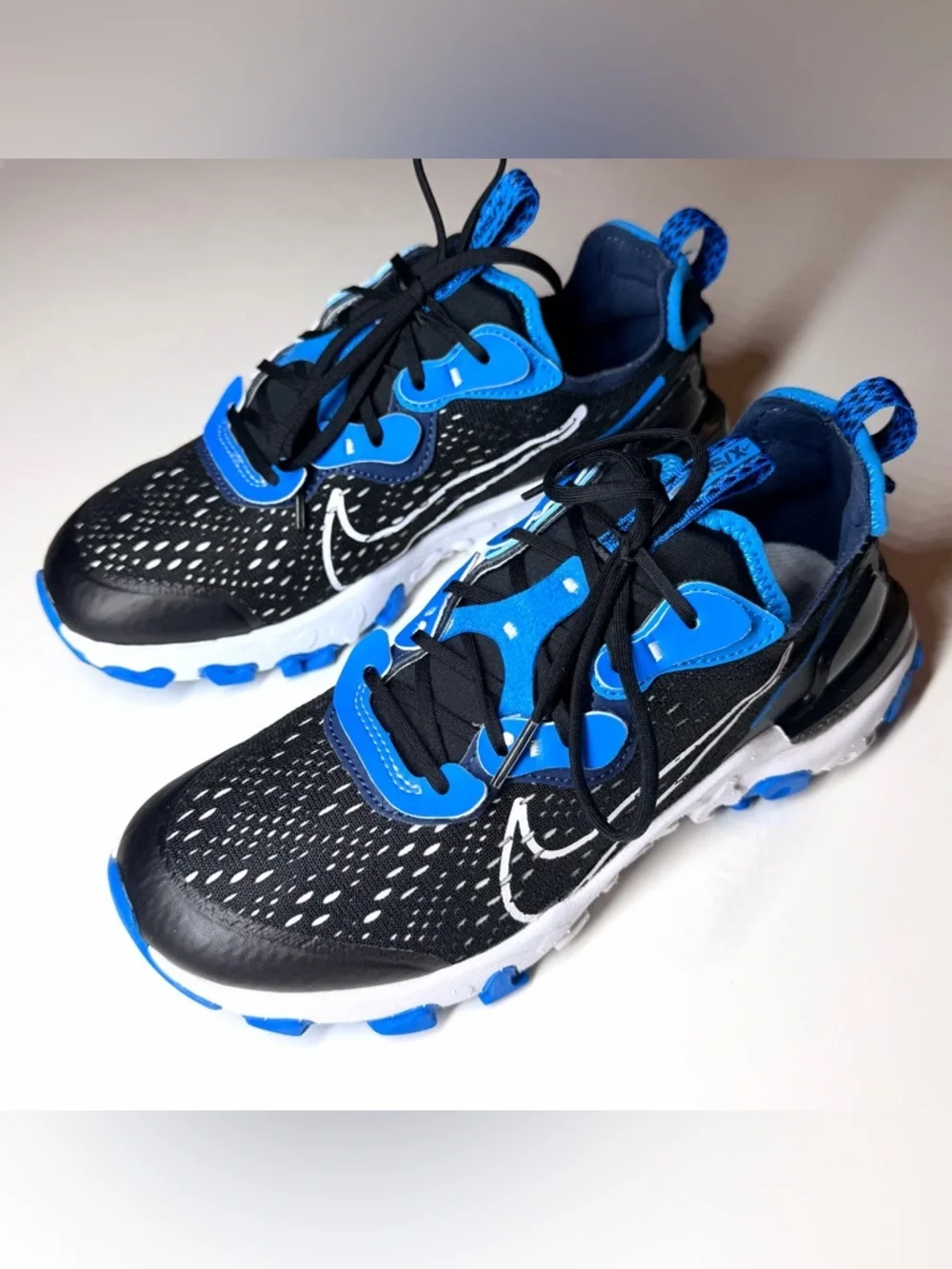 Nike Kids React Vision Athletic sneakers Black / White / Blue Size- 6Y